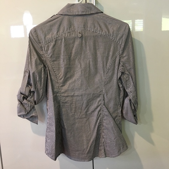 Roll up button down blouse - Picture 3 of 4